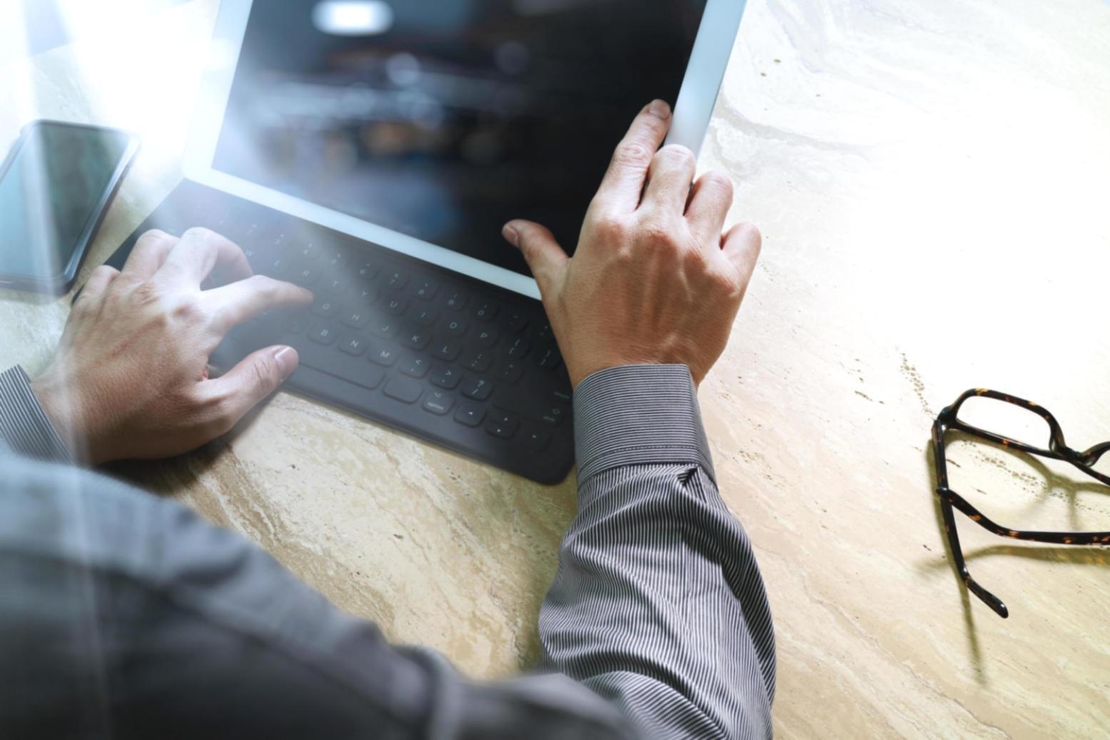 Análisis de resultados de campaña con gráficos de conversión